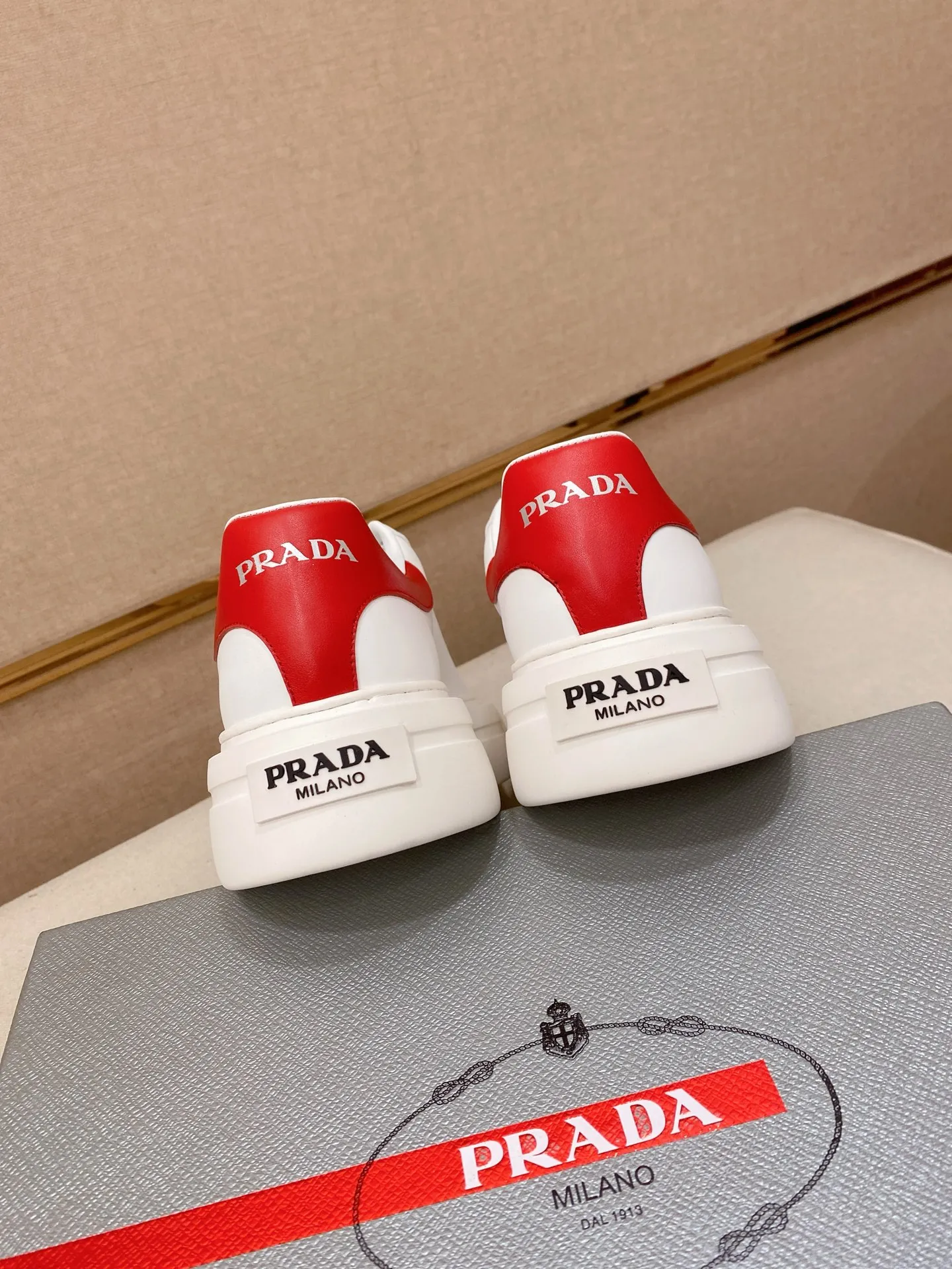 Men's shoes 💰 580💰 ✔️✔️✔️High version High-quality new PRADA (Prada) counters are launched simultaneously, new men's shoes, 😘fabrics are selected from first-layer cowhide fabrics. Lining: Imported cowhide leather lining. 👍🏿High-end☄️Open-molded non-slip rubber outsole, exquisite lines, simple and elegant, comfortable and high-end for leisure travel. Code number: 38 to 45
